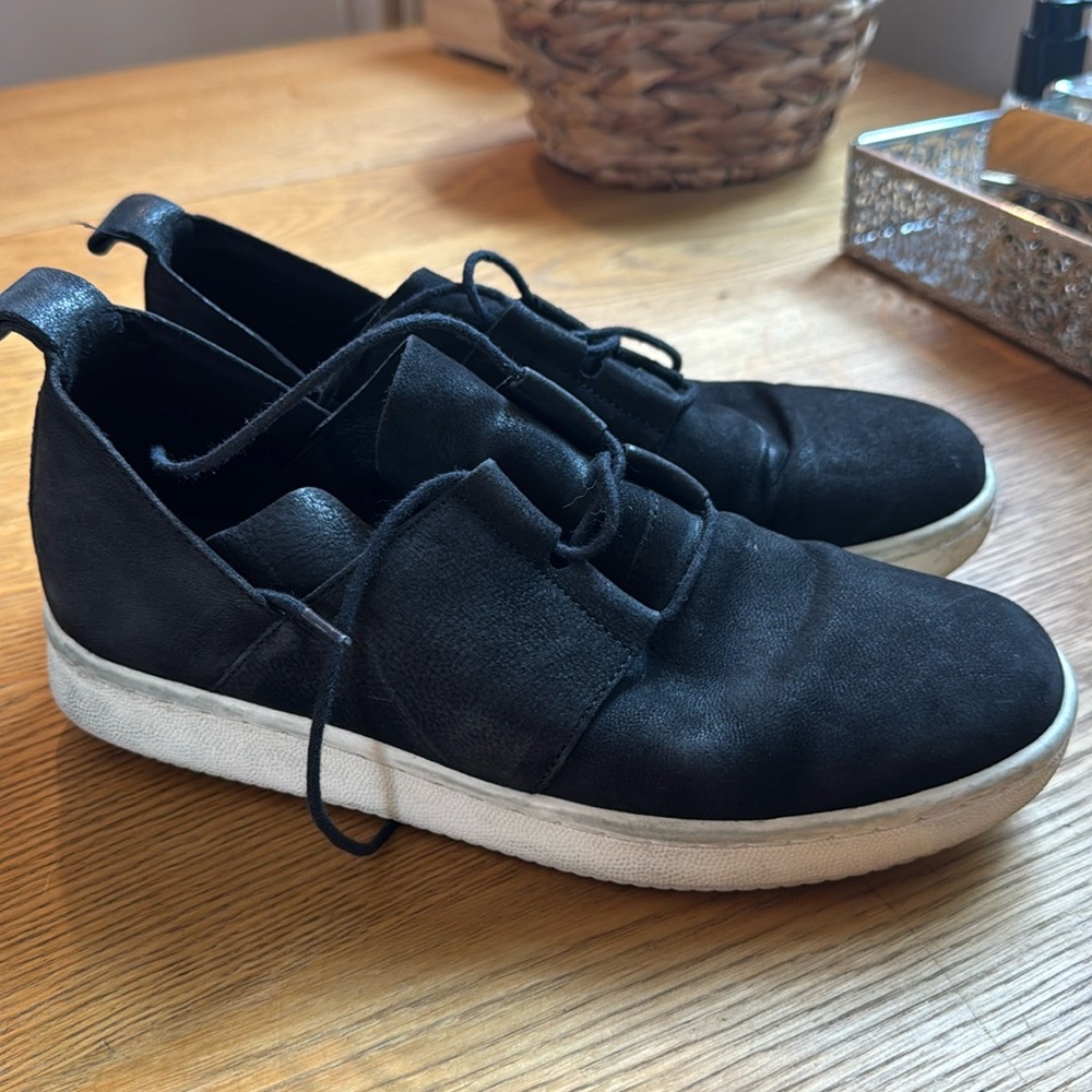 Black Casual Sneakers